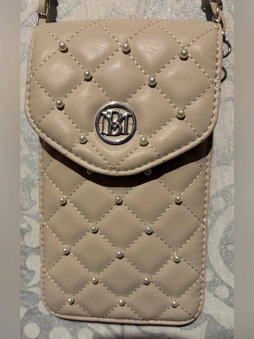 Studio Badgley Mischka Cream Quilted Pearl Crossbody Phone Case Bag